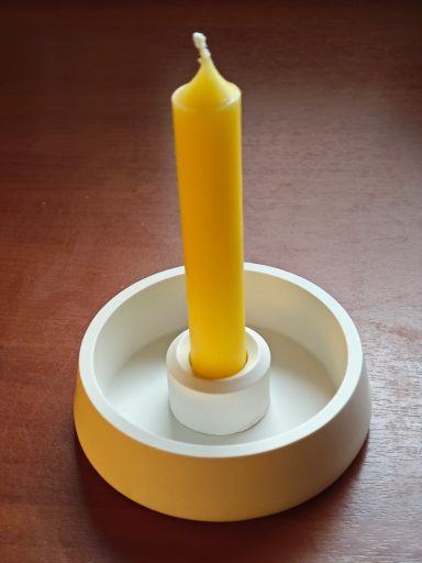 Kerzenständer in Schale rund